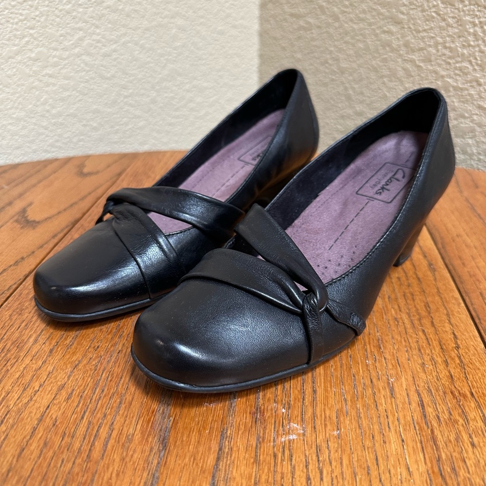 Clark’s black heeled pumps